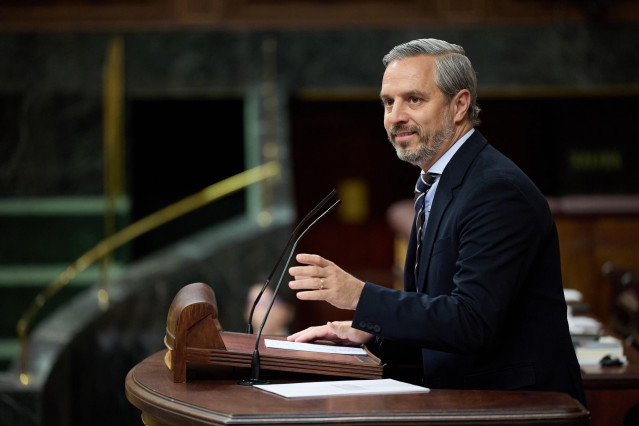 El diputado del PP Juan Bravo Baena interviene durante una sesión plenaria en el Congreso de los Diputados, a 9 de abril de 2024, en Madrid (España).