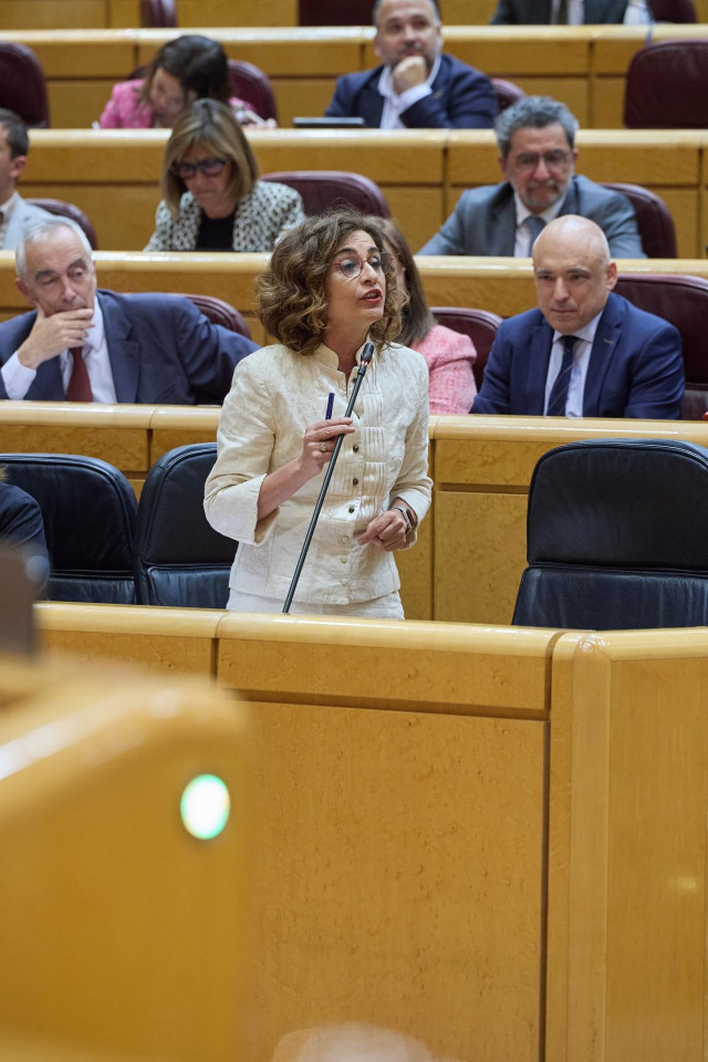 La vicepresidenta primera y ministra de Hacienda, María Jesús Montero, interviene durante una sesión de Control en el Senado, a 7 de mayo de 2024, en Madrid (España). Durante la sesión, se han abordado cuestiones como la ejecución de la construcción de la