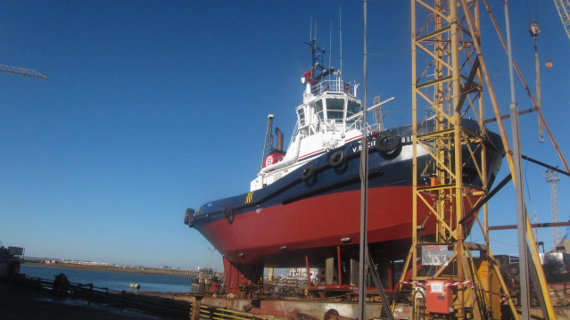 Archivo - Barco de astilleros (Huelva).