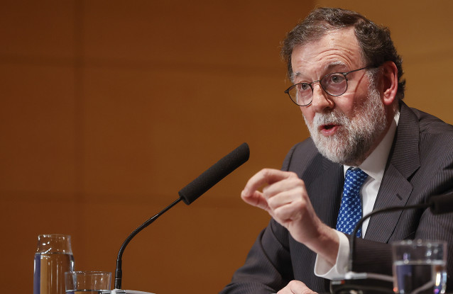 El expresidente del Gobierno, Mariano Rajoy, imparte una conferencia durante las Jornadas Memoria y Legado de la Transición, en la Fundación Bancaja de València.
