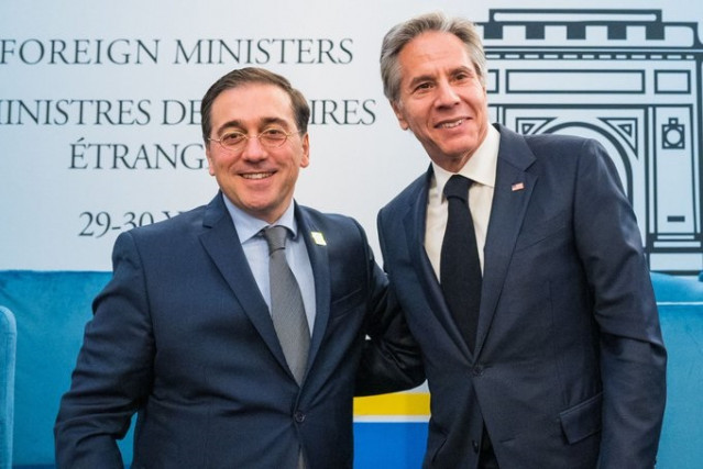 Archivo - El ministro de Asuntos Exteriores, José Manuel Albares, y el secretario de Estado de Estados Unidos, Antony Blinken, se reúnen en los márgenes del encuentro ministerial de la OTAN en Bucarest