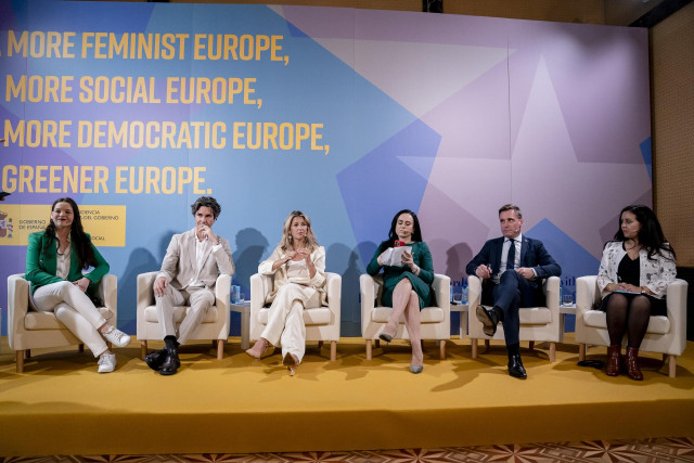 Conferencia sobre la Europa social organizada por el Ministerio de Trabajo, con la vicepresidenta segunda del Gobierno y ministra de Trabajo, Yolanda Díaz, en el centro de la imagen
