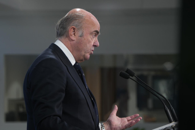 Archivo - El vicepresidente del Banco Central Europeo, Luis de Guindos,  a 2 de octubre de 2023, en San Sebastián, Guipúzcoa, País Vasco (España).