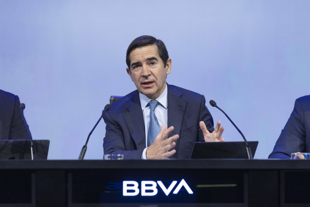 El presidente del BBVA, Carlos Torres, durante una rueda de prensa, en la Comisión Nacional del Mercado de Valores (CNMV), a 9 de mayo de 2024, en Madrid (España).