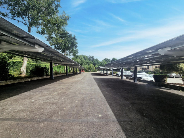 Archivo - Imágenes de las marquesinas fotovoltaicas desarrolladas por Urven Solutions.