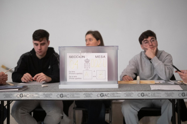 Archivo - Una mesa electoral, en el Centro Galego de Arte Contemporáneo (CGAC), a 18 de febrero de 2024, en Santiago de Compostela, A Coruña, Galicia (España).