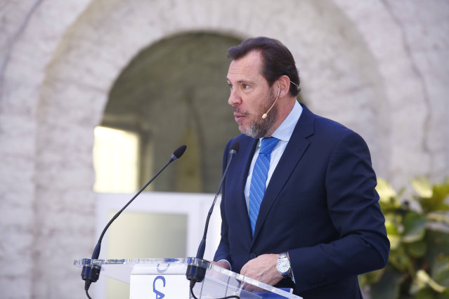 El ministro de Transporte y Movilidad Sostenible, Óscar Puente, interviene en el Foro Alicante  'Conexiones e infraestructuras para Alicante', en la Casa Mediterráneo.