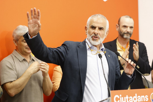 El candidato de Cs a las elecciones catalanas, Carlos Carrizosa, en la rueda de prensa de la noche electoral del domingo 12 de mayo de 2024 en la sede del partido en Barcelona