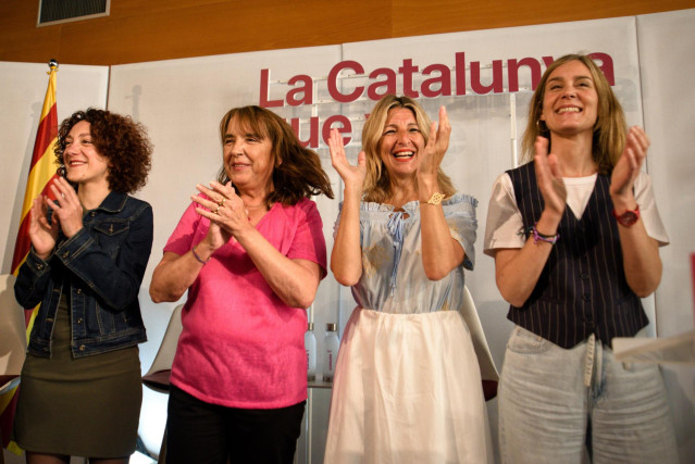 (I-D) La portavoz de En Comú Podem en el Congreso, Aina Vidal, la candidata de Comuns por Tarragona, Yolanda López, la vicepresidenta del Gobierno y líder de Sumar, Yolanda Díaz, y la líder de los comuns en el Parlament y candidata del partido a las elecc