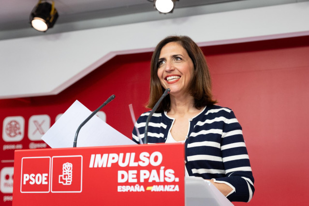 La portavoz del PSOE, Esther Peña, hace una declaración desde la sede del partido en la calle Ferraz tras las elecciones catalanas.