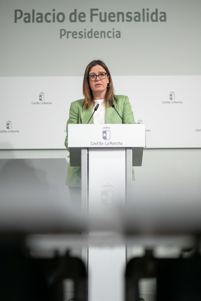 La consejera portavoz, Esther Padilla, informa en rueda de prensa de los acuerdos del Consejo de Gobierno.