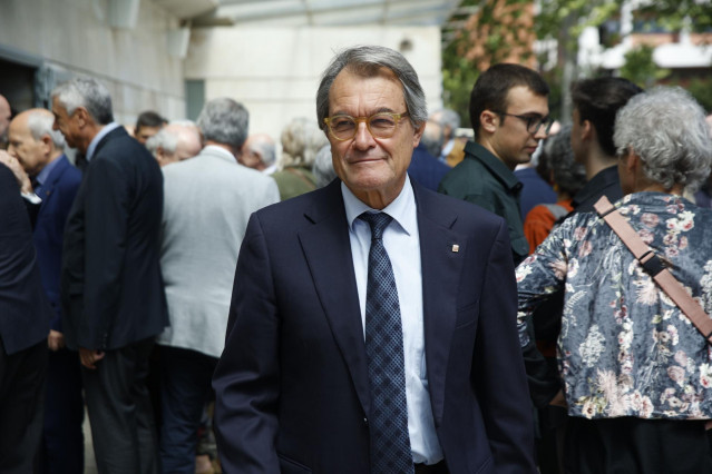El expresidente de la Generalitat Artur Mas a su salida del funeral del expresidente del Parlament Joan Rigol, en el Tanatori de Les Corts, a 9 de mayo de 2024, en Barcelona, Catalunya (España).