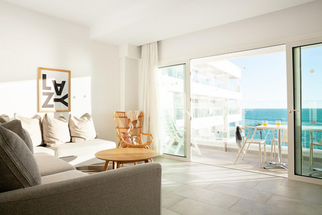 Archivo - Thomas Cook reabre las puertas del hotel Sunwing Arguineguín, en Gran Canaria