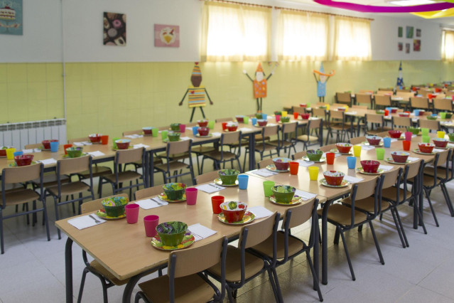 Archivo - Catering en el comedor de un colegio