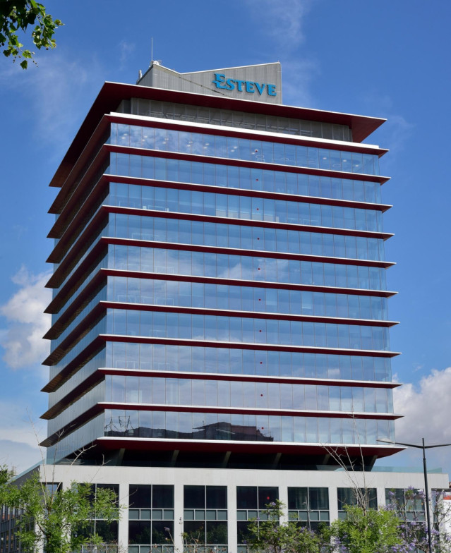 Archivo - Iberdrola Inmobiliaria vende la Torre Esteve de Barcelona al fondo alemán KGAL