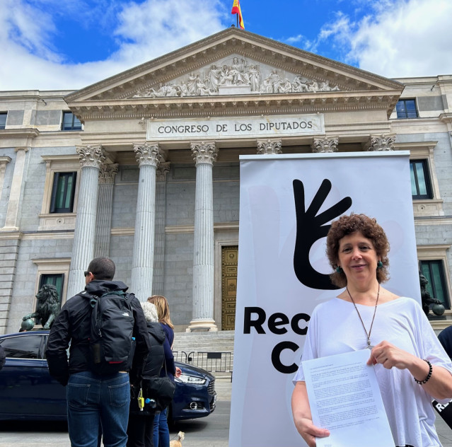 Archivo - La portavoz y cabeza de lista de Recortes Cero para las elecciones europeas, Nuria Suárez