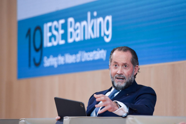 El presidente de Abanca, Juan Carlos Escotet, interviene durante la primera jornada de la 19º edición del IESE Banking, en IESE Madrid, a 16 de mayo de 2024, en Madrid (España).