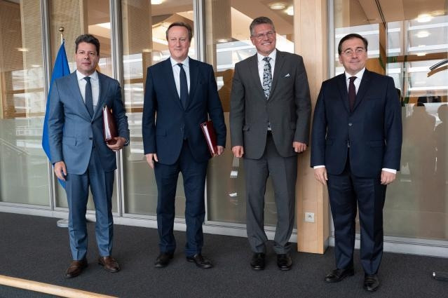 El ministro principal de Gibraltar, Fabian Picardo; el ministro de Exteriores de Reino Unido, David Cameron; el vicepresidente de la Comisión Europea Maros Sefcovic, y el ministro de Asuntos Exteriores, Unión Europea y Cooperación, José Manuel Albares