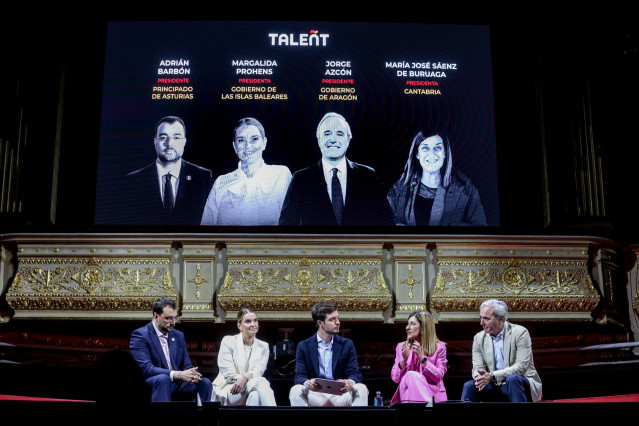 (I-D) El presidente del Principado de Asturias, Adrián Barbón; la presidenta de Baleares, Marga Prohens, la presidenta de Cantabria, María José Sáenz de Buruaga, y el presidente del Gobierno de Aragón, Jorge Azcón, durante la quinta edición del Gran Foro