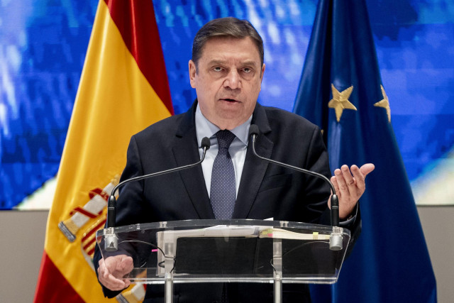 Archivo - El ministro de Agricultura, Pesca y Alimentación, Luis Planas,