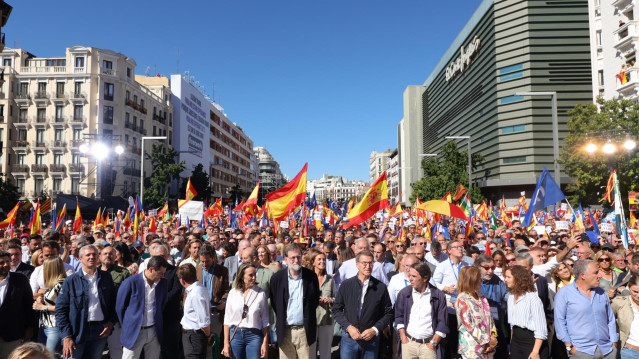 Archivo - (I-D) La portavoz del Partido Popular en el Congreso, Cuca Gamarra; el expresidente del Gobierno Mariano Rajoy; el líder del PP y candidato a la Presidencia del Gobierno, Alberto Núñez Feijóo, y el expresidente del Gobierno José María Aznar, enc