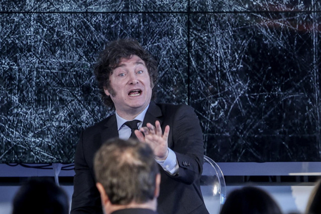 El presidente de la Nación de Argentina, Javier Milei, durante la presentación de su libro ‘El camino del libertario’, en La Razón, a 17 de mayo de 2024, en Madrid (España).