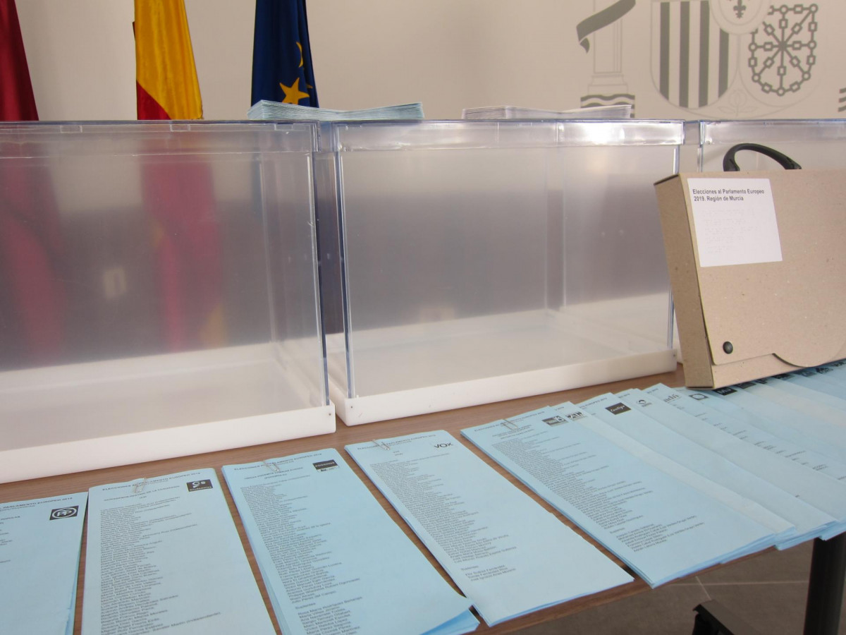 Archivo - Papeletas para elecciones europeas
