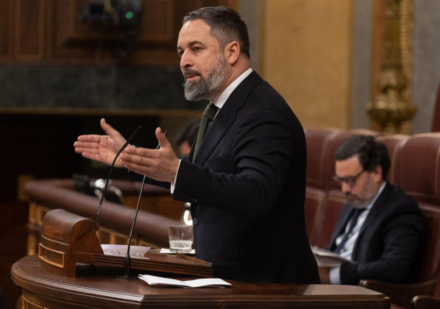 Archivo - El líder de VOX, Santiago Abascal, interviene durante una sesión plenaria, en el Congreso de los Diputados, a 10 de abril de 2024, en Madrid (España).