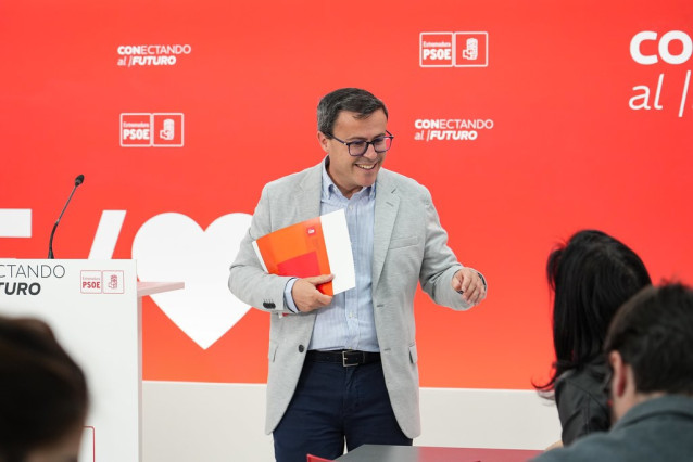 El secretario general del PSOE extremeño, Miguel Ángel Gallardo, en rueda de prensa en Mérida