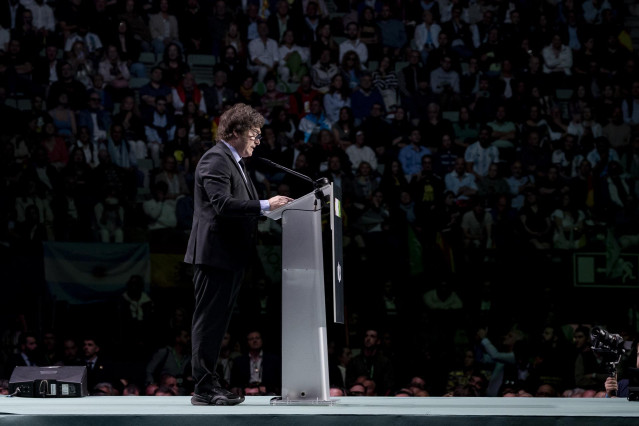 El presidente de Argentina, Javier Milei, interviene durante el acto ‘Viva 24’ de VOX, en el Palacio de Vistalegre, a 19 de mayo de 2024, en Madrid (España).