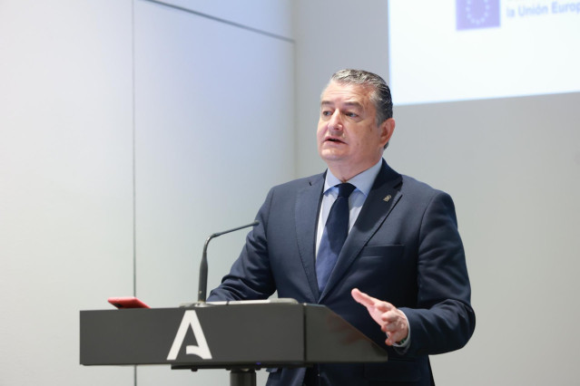 El consejero andaluz de la Presidencia, Interior, Diálogo Social y Simplificación Administrativa, Antonio Sanz, este lunes en Sevilla