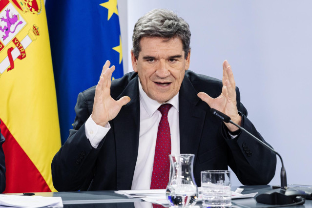 El ministro para la Transformación Digital y de la Función Pública, José Luis Escrivá, durante una rueda de prensa posterior a la reunión del Consejo de Ministros, a 14 de mayo de 2024, en Madrid (España).