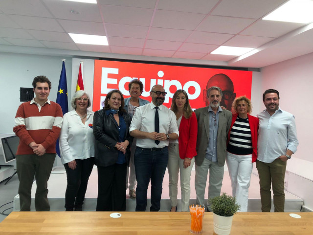 El candidato a las elecciones europeas por Ciudadanos, Jordi Cañas, presenta el cartel para los comicios del 9 de junio y el lema 'Equipo España' durante una rueda de prensa en la sede nacional de CS, a 21 de mayo de 2024, en MADRID.