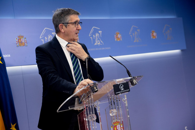 El portavoz del PSOE en el Congreso, Patxi López, durante una rueda de prensa posterior a la Junta de Portavoces, en el Congreso de los Diputados, a 21 de mayo de 2024, en Madrid (España).
