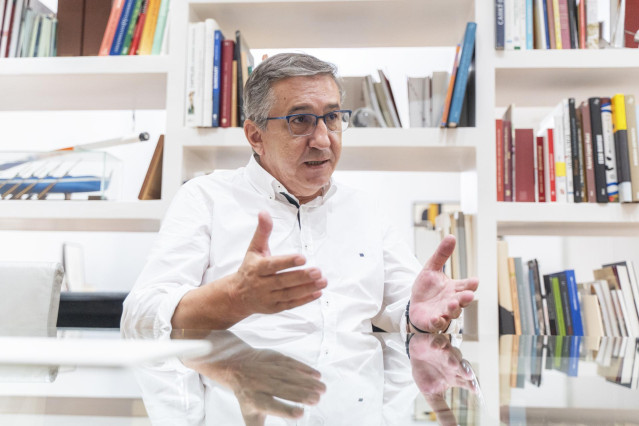 Archivo - El conseller de Educación, Universidades y Empleo de la Generalitat Valenciana, José Antonio Rovira, en imagen de archivo.