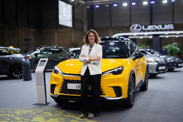 La directora de Lexus España, Mar Pieltain, en el stand de Lexus de Madrid Car Experience, el salón del automóvil de Madrid, en la Feria de Madrid Ifema, a 22 de mayo de 2024, en Madrid (España).