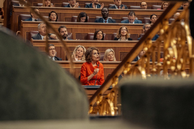 Archivo - La vicepresidenta primera y ministra de Hacienda, María Jesús Montero, interviene durante una sesión de control al Gobierno, en el Congreso de los Diputados, a 20 de marzo de 2024, en Madrid (España). Durante el pleno, el Gobierno ha hablado sob