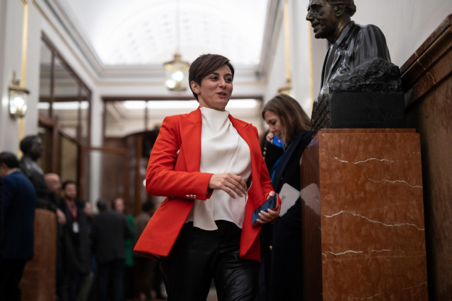 Archivo - La ministra de Vivienda y Agenda Urbana, Isabel Rodríguez,a  su llegada a una sesión plenaria, en el Congreso de los Diputados, a 28 de noviembre de 2023, en Madrid (España).