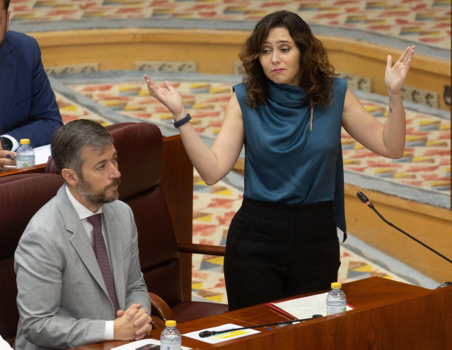 La presidenta de la Comunidad de Madrid, Isabel Díaz Ayuso, interviene durante un pleno en la Asamblea de Madrid