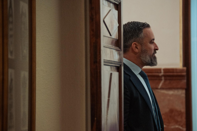 El líder de VOX, Santiago Abascal, durante una sesión plenaria en el Congreso de los Diputados, a 23 de mayo de 2024, en Madrid (España).