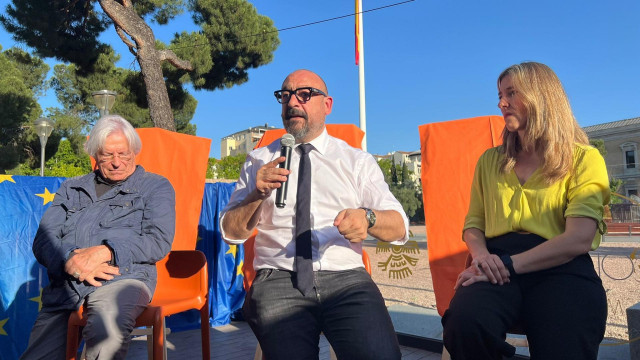 El cabeza de lista de Ciudadanos en las elecciones europeas, Jordi Cañas, con los candidatos Javier Nart y Mariana Boadella