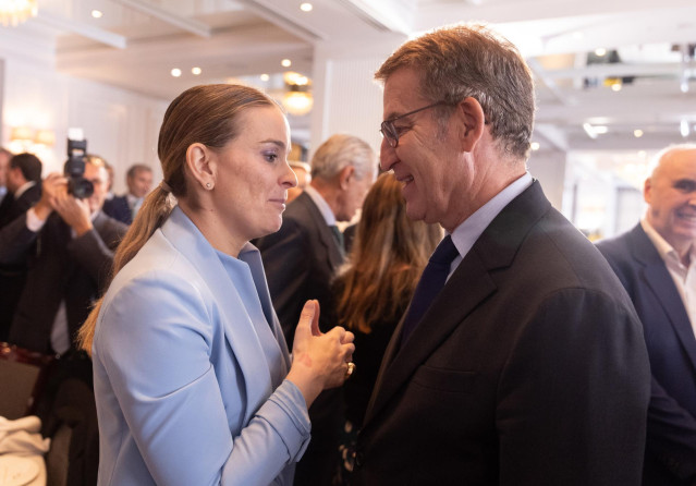 Archivo - La presidenta del Govern balear, Marga Prohens y el presidente del PP, Alberto Núñez Feijóo, a su llegada a un Desayuno Informativo de Europa Press, en el Rosewood Villa Magna, a 16 de octubre de 2023, en Madrid (España).