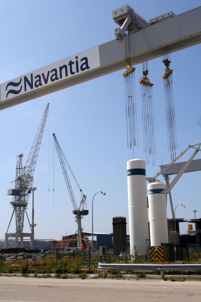 Archivo - Instalaciones en los astilleros de la empresa pública Navantia, en la bahía de Cádiz
