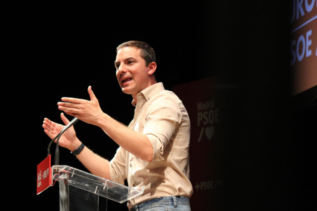 El secretario general del PSOE-M, Juan Lobato, en un mitin por las elecciones europeas