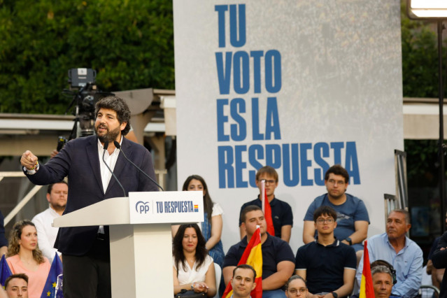 El presidente del Partido Popular, Alberto Nuñez Feijóo, participa en un acto electoral junto al presidente del PP de la Región de Murcia, Fernando López Miras, y la candidata al Parlamento Europeo, Maravillas Abadía