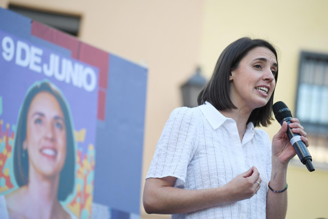 La candidata de Podemos a las elecciones europeas, Irene Montero, interviene durante el inicio de la campaña electoral de Podemos, en la plaza de Arturo Barea, a 23 de mayo de 2024, en Madrid (España). Este es el primer acto de campaña electoral de Podemo