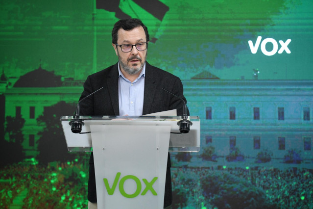 Archivo - El portavoz de VOX, José Antonio Fúster, durante una rueda de prensa posterior a la reunión del Comité de Acción Política de Vox.