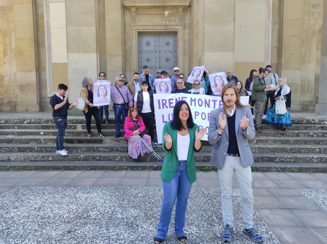 El secretario de Organización de Podemos y número tres en la lista de la formación a las elecciones europeas, Pablo Fernández, y la eurodiputada Idoia Villanueva, en un acto de la campaña de las elecciones europeas en Pamplona.