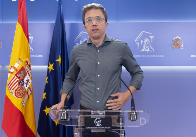 El líder de Más País y diputada de Sumar, Iñigo Errejón, durante una rueda de prensa posterior a la Junta de Portavoces, en el Congreso de los Diputados, a 28 de mayo de 2024, en Madrid (España).
