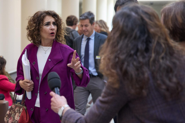 Archivo - La vicepresidenta primera del Gobierno y ministra de Hacienda, María Jesús Montero.